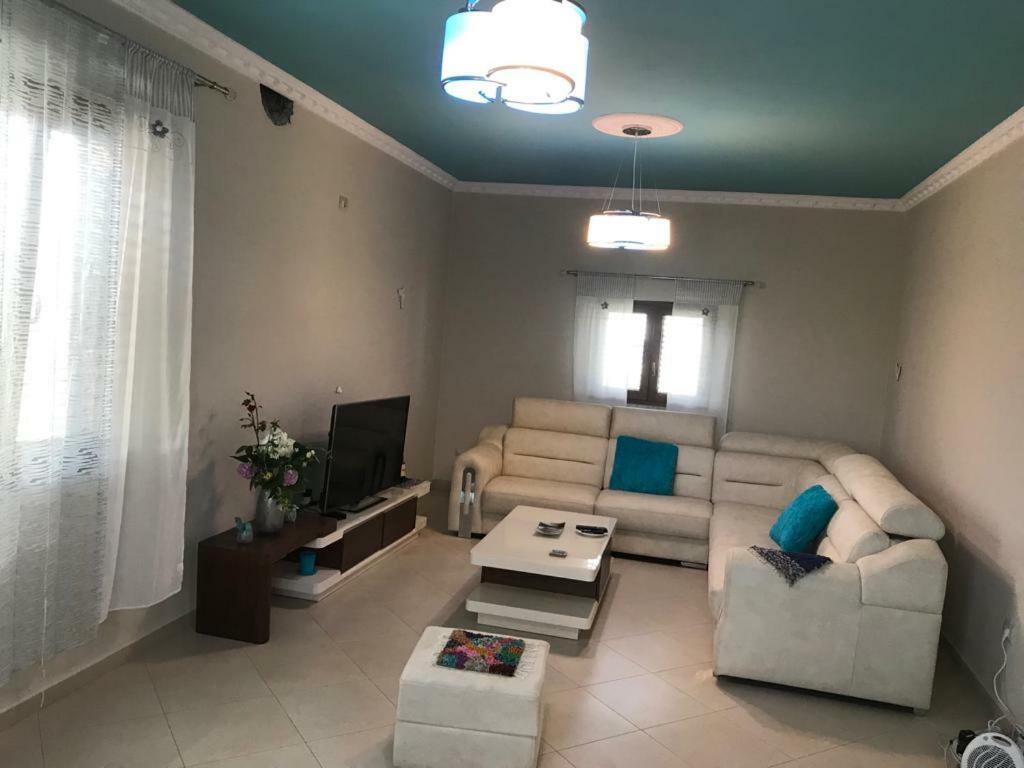 Sara'S Villa Shkodër Buitenkant foto